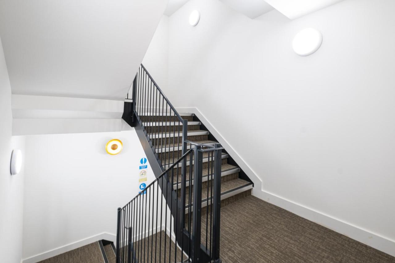 2 Bedroom Luxury Apartments With Parking In Stanmore, North West By 360 Stays London Buitenkant foto