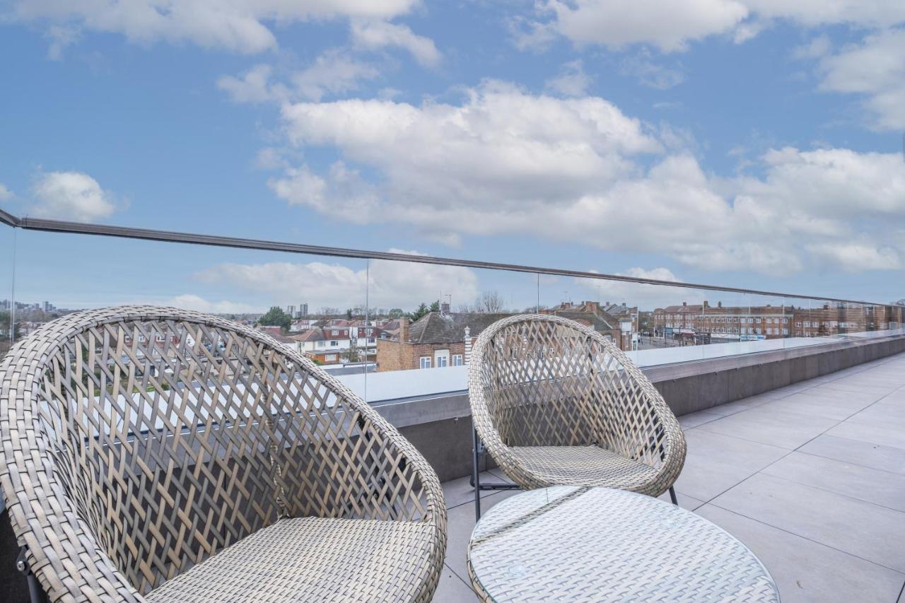 2 Bedroom Luxury Apartments With Parking In Stanmore, North West By 360 Stays London Buitenkant foto